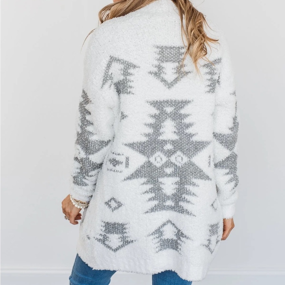 Pulse Boutique Blanket of Love Aztec Knit Cardigan - Size M, White/Gray - Picture 10 of 12